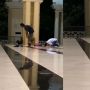 Viral Video Pria Berkebutuhan Khusus Laksanakan Salat di Masjid, Bikin Publik Tertampar