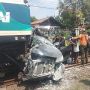 Begini Kronologis Minibus Ditabrak KA Argo Sindoro hingga Sebabkan 1 Orang Tewas, Mesin Mobil Mendadak Mati