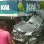 Minibus Ditabrak KA Argo Sindoro di Jalur Stasiun Cikarang-Tambun, Kondisi Mobil Ringsek