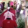 Datang ke Nikahan Teman Masa Kecil, Kostum Bapak-Bapak Ini Bikin Ngakak