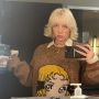 Billie Eilish Posting Foto Lagi Pipis, Warganet: Estetik Banget