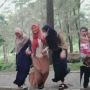 Asyik Bikin Video TikTok, Gerombolan Cewek Ini Alami Kejadian Tak Terduga