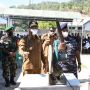 Warga Perbatasan Indonesia-Timor Leste Pegang Senjata Rakitan Laras Panjang, Kini Diserahkan ke TNI AL di Posal Atapupu