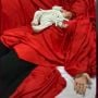 Pakai Badan Ibunya, Konsep Pemotretan Bayi Ini Buat Netizen Ngakak