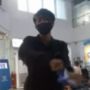 Viral, Pria Ini Nekat Sobek Buku Tabungan di Bank Gegara Saldo Rekening Berkurang