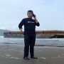 Duh! Dihantam Gelombang Tinggi, Tongkang Tanpa Muatan Terdampar di Pantai Jetis Kabupaten Cilacap