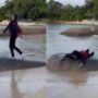 Gagal Estetik, Wanita Ini Justru Jatuh Saat Abadikan Momen di Pantai