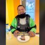 Tak Mau Sendiri Rayakan Ultah, Gadis Ini Ajak Driver Ojek Makan Kue Bareng