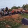 Mobil Boks Berisi Uang Terjun Bebas ke Saluran Irigasi di Karawang, Publik Keluhkan Akses Jalan yang Sempit
