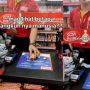 Viral Video Pelanggan Lempar Uang Pembayaran ke Kasir Alfamart, Ternyata Hanya Sebagai Konten Edukasi
