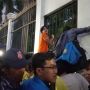 Geram Tak Nongol Temui Pendemo, Massa Mahasiswa Tuntut Draf RKUHP Ultimatum Puan Dkk: Ancam Robohkan Gedung DPR!