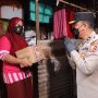 HUT Bhayangkara ke-76, Polri Salurkan 1.804 Paket Sembako ke Buruh Lepas di Penjaringan