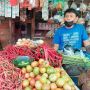 Harga Cabai Merah Tembus Rp150 Ribu/Kg, Emak-emak Banyak Beli per Ons