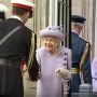 Tampil Lagi di Depan Publik, Ratu Elizabeth Nampak Senyum Semringah, Apa Apa sih?
