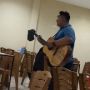 Punya Suara Bagus, Pengamen Ini Viral Saat Nyanyikan Lagu Tak Ingin Usai