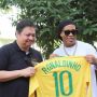 Raffi Ahmad Boyong Ronaldinho, Menteri Airlangga Berharap Bermanfaat untuk Sepakbola Indonesia