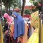 Manekin Ini Curi Perhatian karena Bentuknya yang Miring ke Kiri, Warganet: Kayaknya Butuh Sandaran