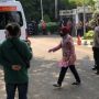Mensos Risma Terjun Langsung Koordinasi dengan Staf Lakukan Persiapan Persemayaman Tjahjo Kumolo di Rumah Duka