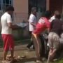 Terduga Maling Ini Dibikin Terkapar, Diamuk Massa hingga Diseruduk Motor