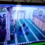 Viral Video Pria Marahi dan Dorong Anak-anak Salat di Masjid Hingga Terjatuh, Aksinya Tuai Kecaman