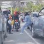 Viral Pemotor Saling Adu Jotos Bak di Atas Ring Tinju, Publik: Live Action Street Fighter