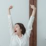 3 Hal Baik yang Harus Dibiasakan Saat Bangun Tidur, Sudah Melakukannya?