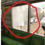 Viral, Kaca KRL Ditimpuk Batu Sampai Pecah Oleh Orang Tak Dikenal