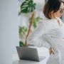 6 Cara Mengatasi Kaki Bengkak saat Hamil