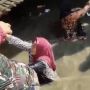 Viral, Ibu-Ibu Nyemplung ke Sungai Usai Panggung Kondangan Roboh