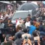 Nekat! Pemuda Beralmamater Terobos Penjagaan Paspampres Demi Berikan Benda Ini ke Jokowi