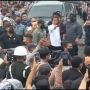 Paspampres Nyaris Kecolongan! Pemuda Beralmamater Bebas Berlari Dekati Jokowi di Nias