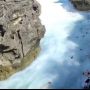 Mengerikan! Video Wisatawan Histeris Terombang-ambing Digulung Ombak Besar