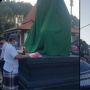 Jadi Lokasi Sholat Idul Adha, Dwarapala di Malang Ini Tertutup Kain