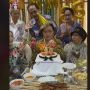 Rayakan Ulang Tahun, Cara Nenek Padamkan Api Lilin Ini Bikin Melongo