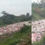 Beredar Video Tumpukan Sampah di Aliran Sungai, Warga Keluhkan Bau Tidak Sedap