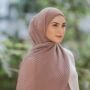 5 Cara Merawat Pashmina Plisket, Biar Lipatannya Lebih Awet