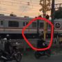 Terduga Pelaku Pelemparan Batu KRL Terciduk Kamera Netizen, Begini Kelakuannya
