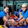 Ayu Ting Ting Jadi Tukang Potong Daging saat Idul Adha, Tuai Pujian Netizen: Tiap Tahun Terjun Langsung