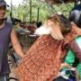 Soroti Driver Ojol Bawa Kambing dengan Cara Digendong, Netizen: Auto Nempel Baunya
