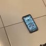 Tak Ada Rotan Akar pun Jadi, Video Viral Orang Salat Pakai Sajadah di HP