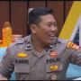 Lawan Arus, Komika Polisi Ini Bawa Keluarganya Ikut Demo Tuntut Anggota DPR