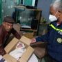 Lihat Kardus Mencurigakan di Teras Rumah, Pria Ini Nekat Membukanya yang Ternyata Isinya Bayi Mungil