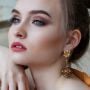 Tak Pernah Memakai Make Up saat Hendak Kerja, Wanita Ini Digunjing Tetangga Kelihatan Kucel