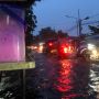 Hati-Hati Melintas di Jalan Patra Raya Jakbar, Ada Genangan Air Setinggi 30 Sentimeter