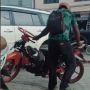 Video Viral Pria Modifikasi Setang Motornya Jadi seperti Mobil, yang Jadi Misteri Gasnya Bagaimana?