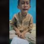 Viral Bocah Lelaki Nangis Tersedu-sedu Saat Belajar Baca, Ini Sebabnya