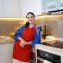 Arumi Bachsin Akui Masak Pakai Kompor Induksi Lebih Efisien Dibanding Gas