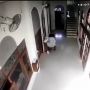 Terekam CCTV, OTK Kenakan Mukena Santai Curi Infaq Masjid saat Siang Bolong di Sleman