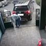Tutup Pagar Rumah Pastikan Terkunci Sempurna, Wanita Ini Malah Apes Ditinggal Toyota Innova yang Hendak Dinaikinya