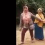 Sambil Orasi, Emak-emak Kompak Derek Bus Terjebak Lumpur: Presiden Kunjungan Tiba-Tiba Bagus